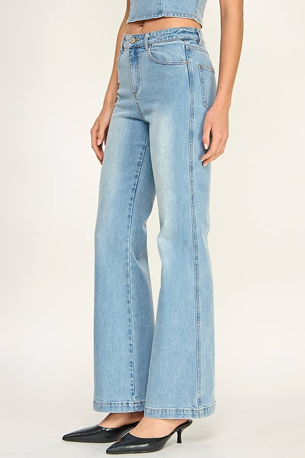 HIGH WAIST BOOTCUT JEANS WITH CHAIN BELT