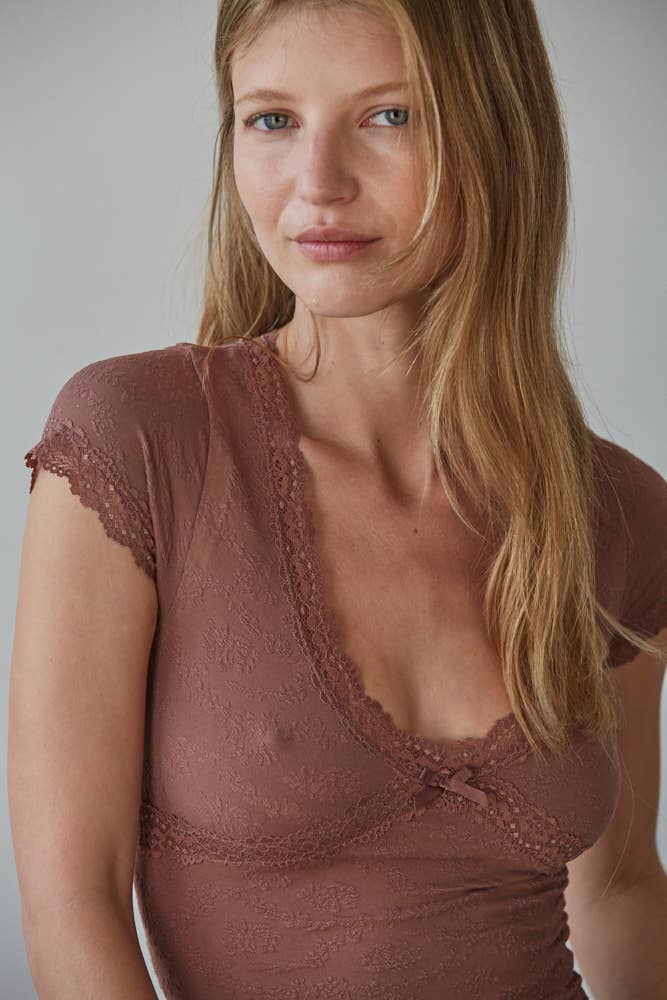 Jacquard Pattern Seamless V-Neck Top: Coffee Bean
